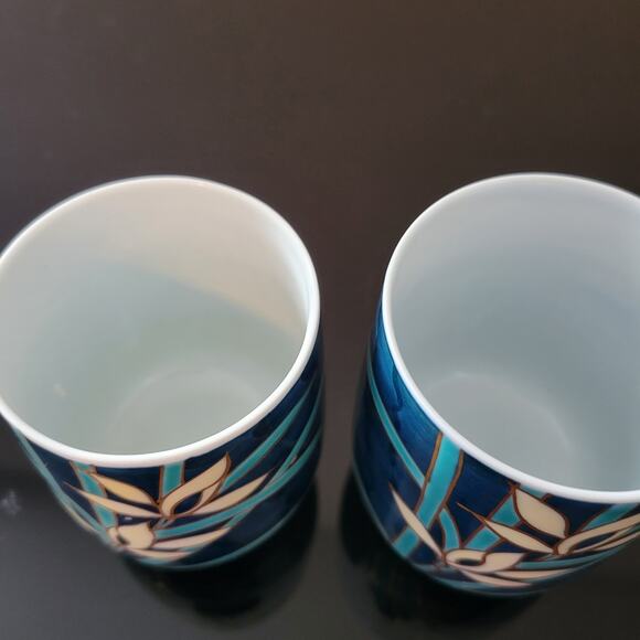 Vintage Asian Art Cups with Lids Flowers Leaves Edged in Gold Tone Hand Painted - Picture 4 of 8